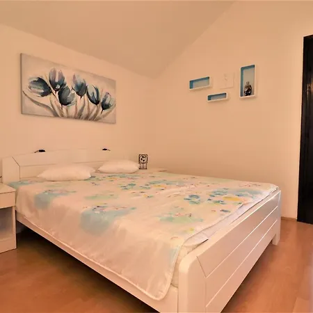 Apartament Mamic Vir